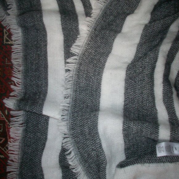 Women’s Striped Blanket Scarf Warm Winter Light Fringe Shawl Wrap Acrylic 77x39" - Picture 4 of 5